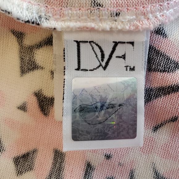 DIANE VON FURSTENBERG Wrap dress, size 10, excellent condition, dry cleaned. - Picture 4 of 13